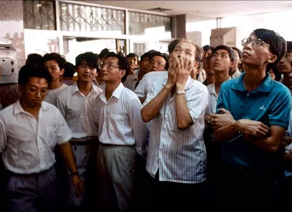 营业部看盘的股民,1996年